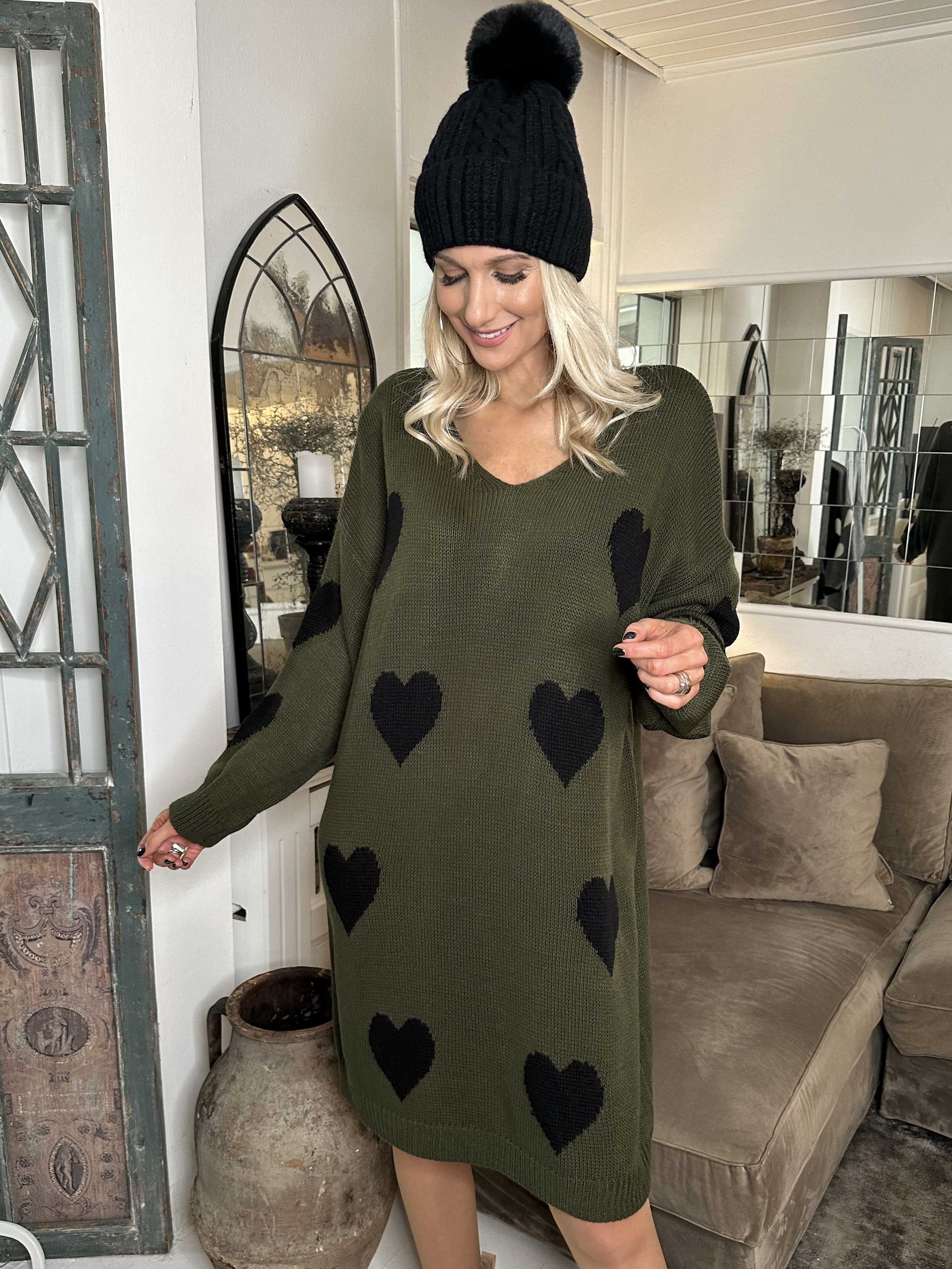 Lela - Stickad klänning med hjärtan